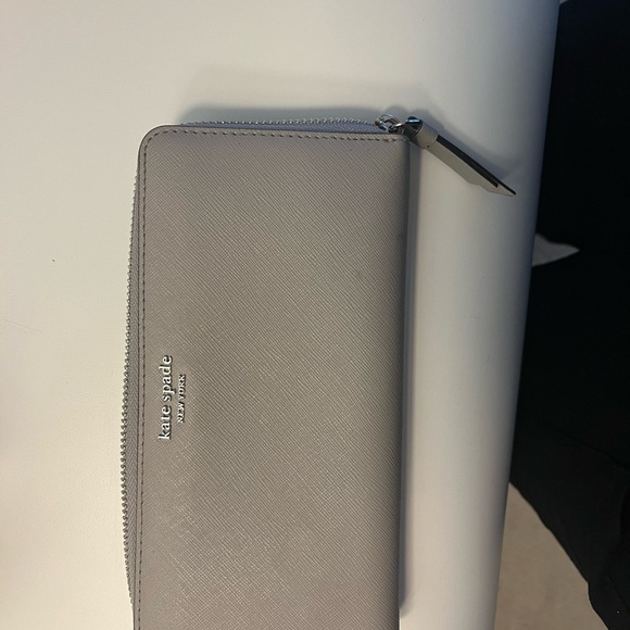 Michael Kors wallet in excellent condition.  No signs of wear. - Picture 3 of 4